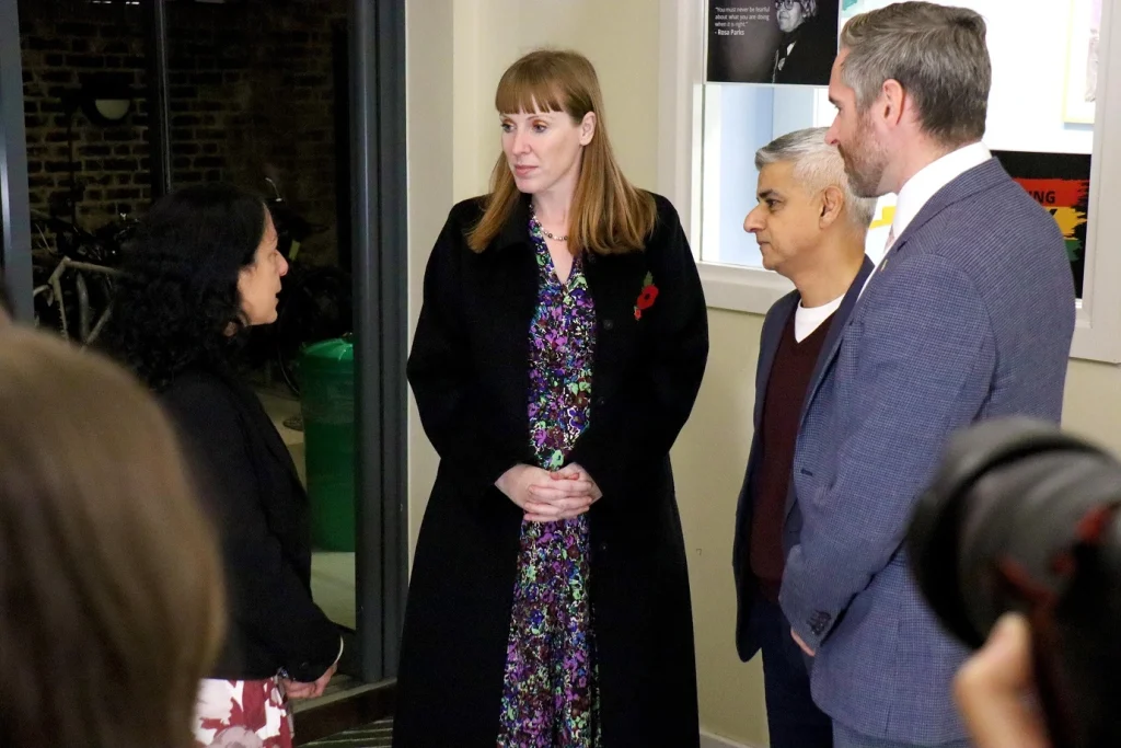 Deputy Prime Minister and Mayor of London speak to St Mungo's CEO at a service