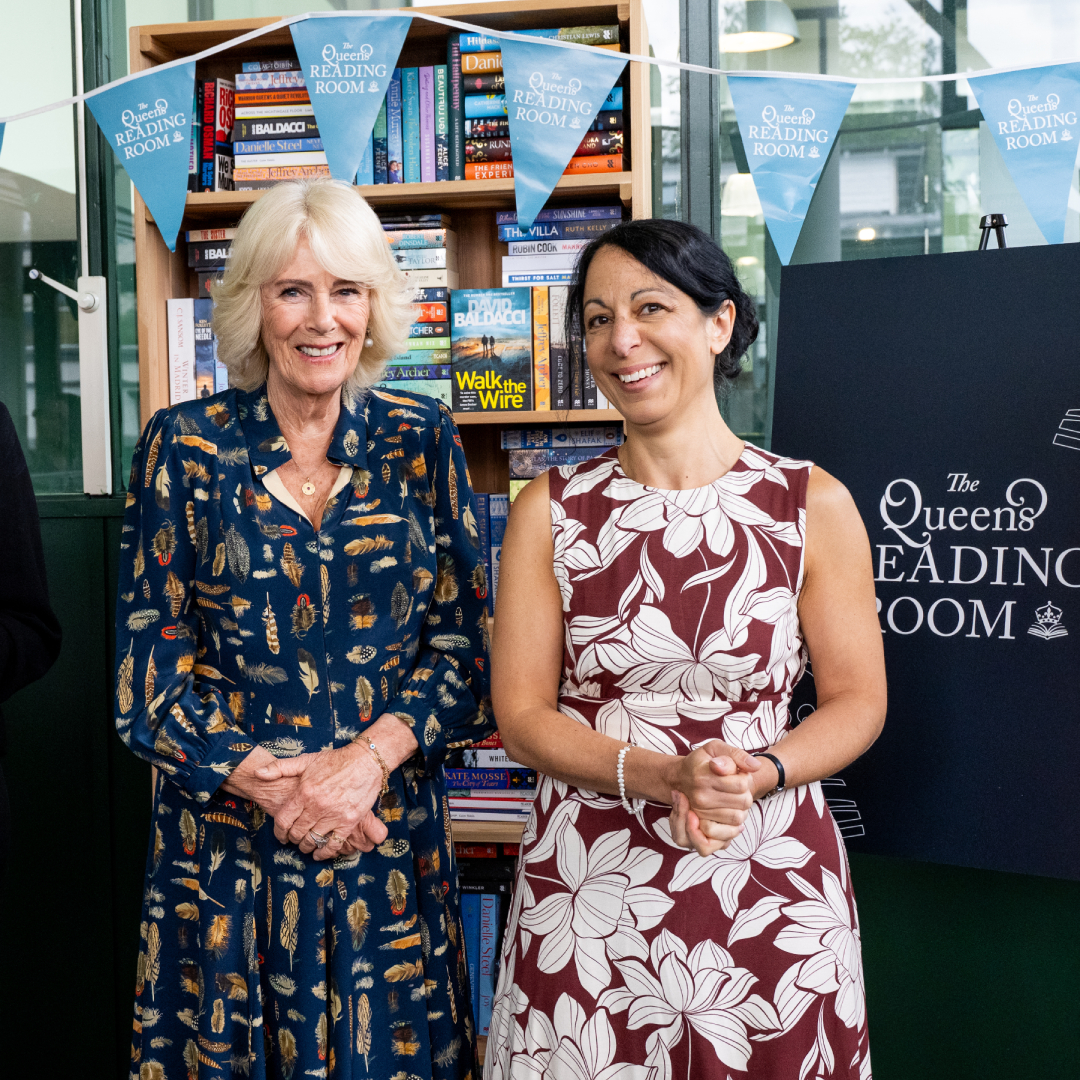 Her Majesty the Queen and St Mungo's CEO Emma Haddad